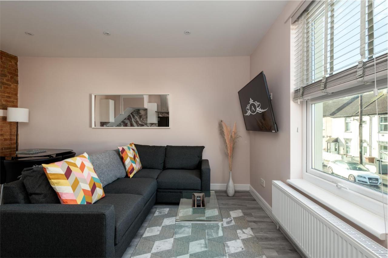 Cool, Calm & Contractor-Approved - Summer Stays Open - Apartment D Gillingham  Ngoại thất bức ảnh